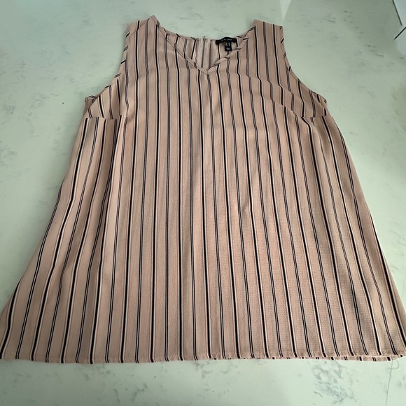 NEW LOOK from ASOS CURVE Light pink sleeveless blouse size US 18 striped - Picture 3 of 7